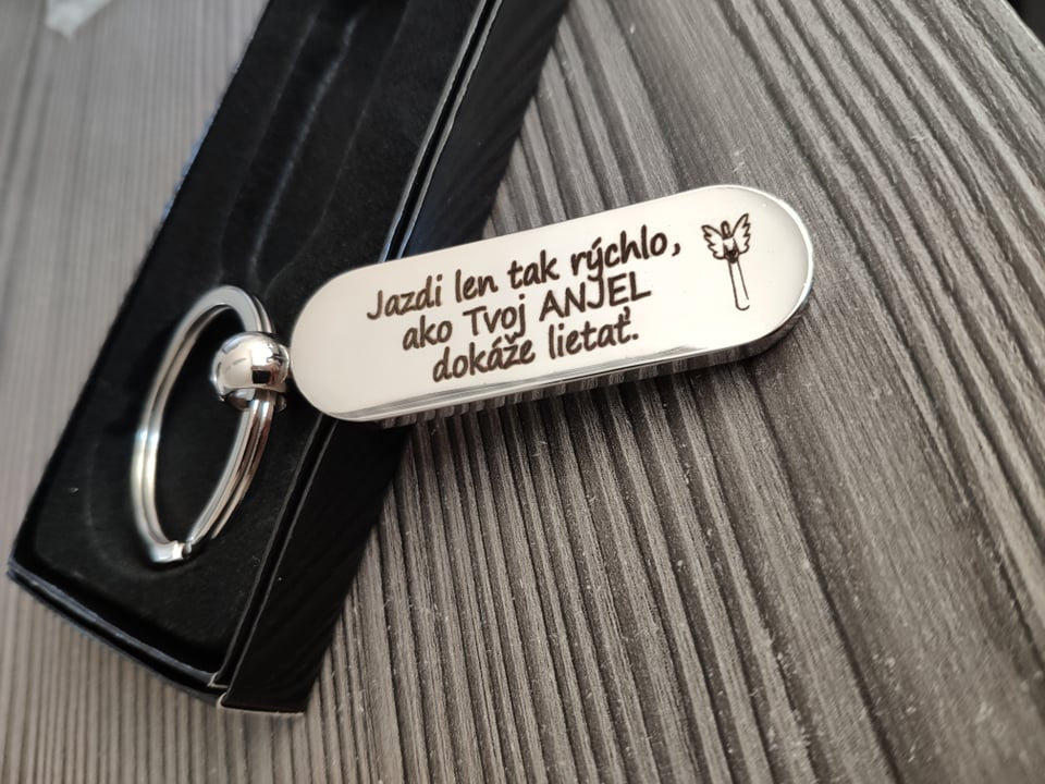 Kľúčenka P035-Jazdi len tak rýchlo, ako Tvoj anjel dokáže lietať
